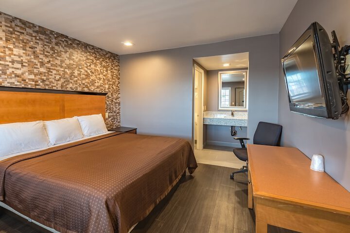 Room 9 of 10