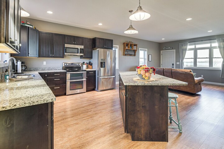 Lakefront Gem: Grills & Fire Pit in Dent