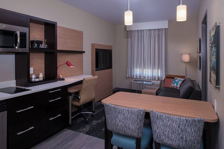 Room 11 of 21