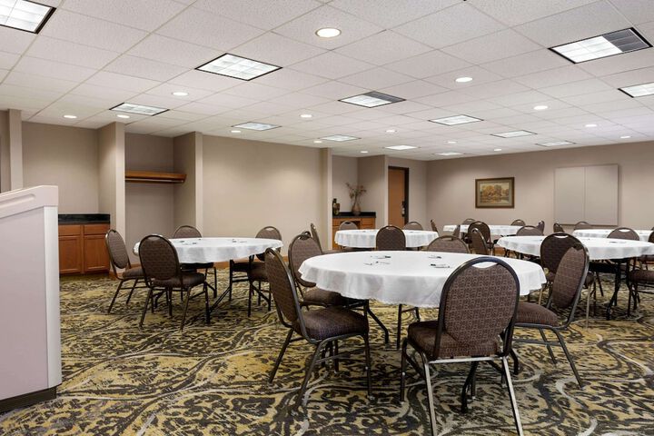 Ballroom/Hall 22 of 26