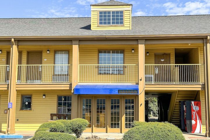 Hotel 8 of 70