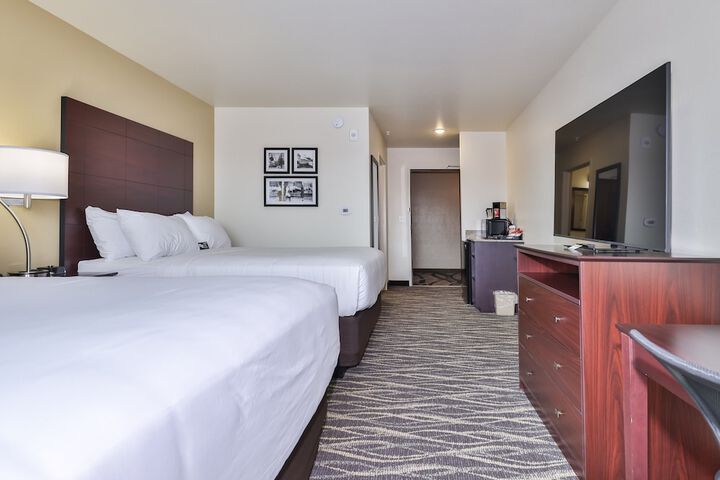 Cobblestone Hotel & Suites - Rhinelander