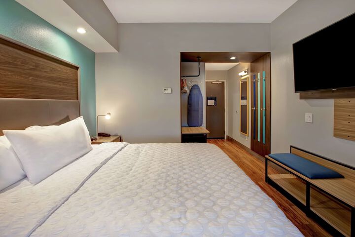 Room 16 of 36