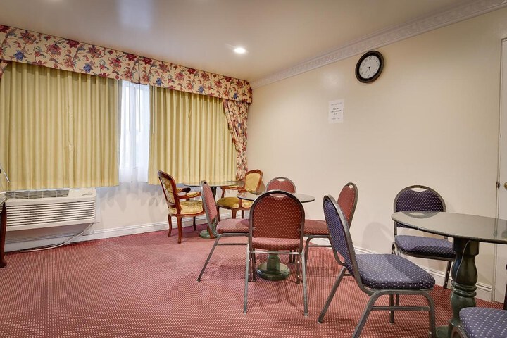Room 21 of 31