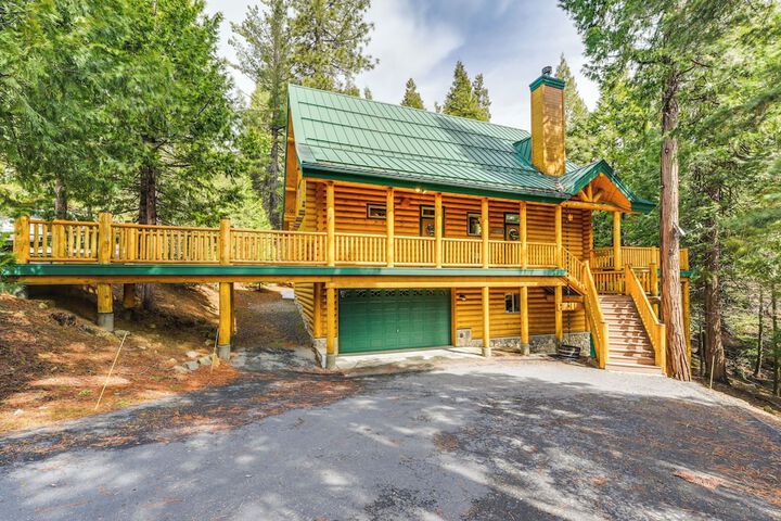Mountain Cabin w / Hot Tub: 4 Mi to Shaver Lake!