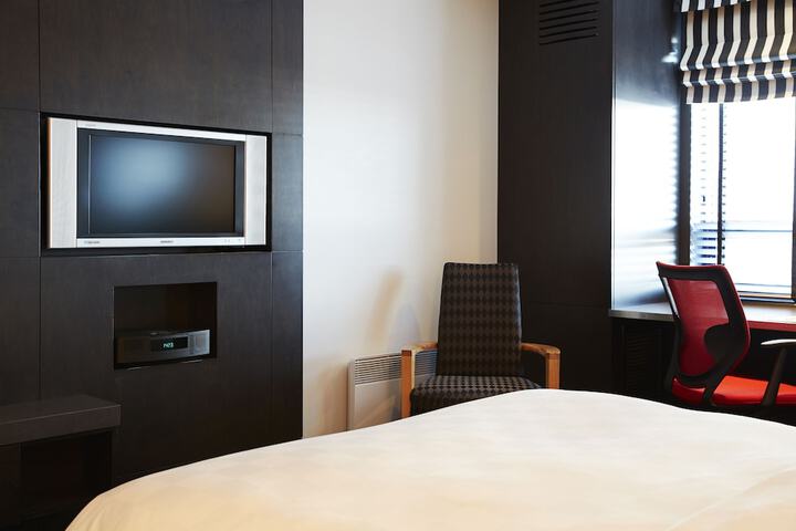 Room 35 of 46