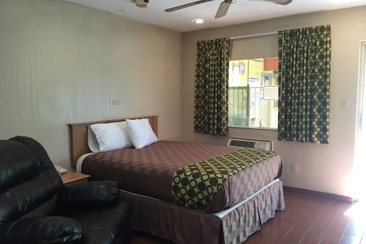 Room 76 of 100