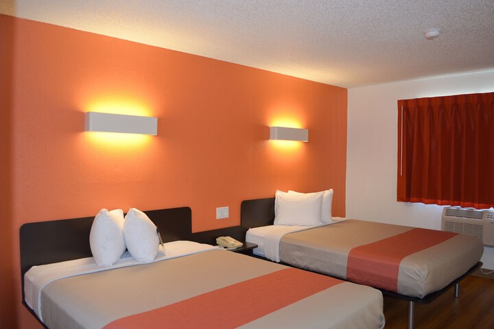 Room 7 of 11