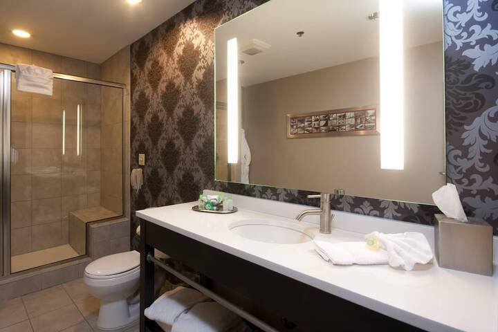 The Giacomo Niagara Falls NY an Ascend Collection Hotel