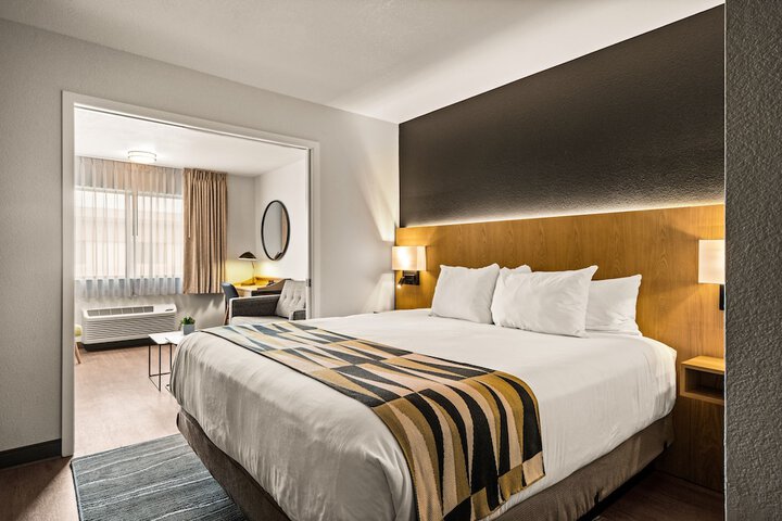 Room 14 of 60