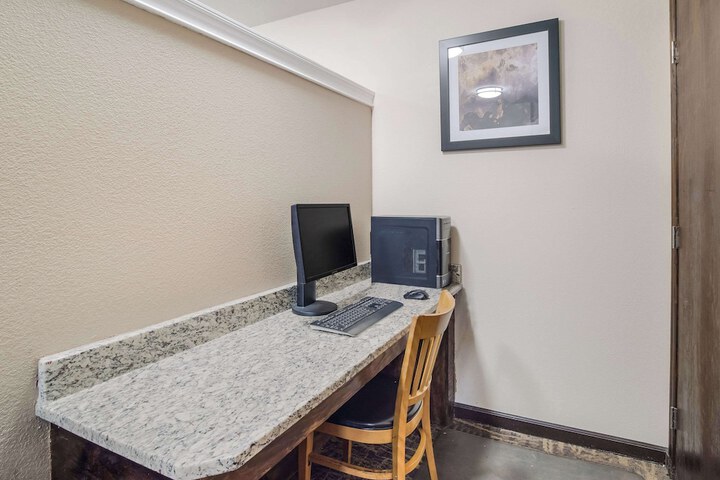 Business Center 36 of 37