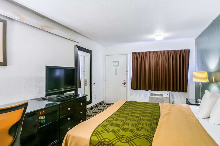 Room 10 of 31