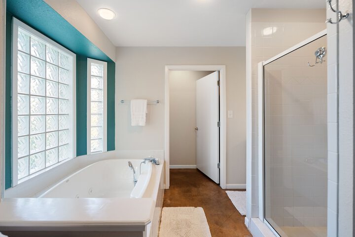 Pet-friendly Marble Falls Home w / Hot Tub!