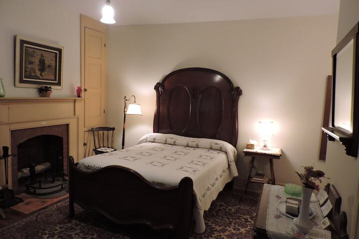 Room 8 of 11