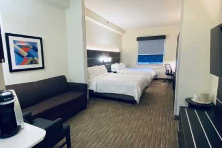 Room 25 of 43