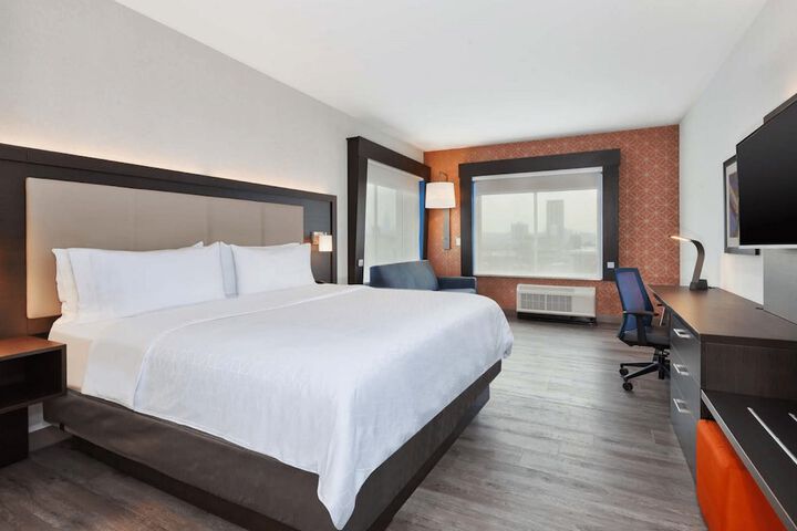 Room 12 of 36