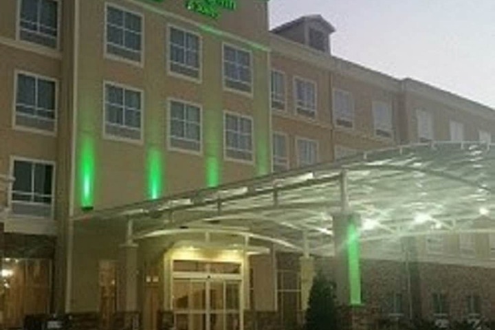Holiday Inn & Suites Lafayette North by IHG