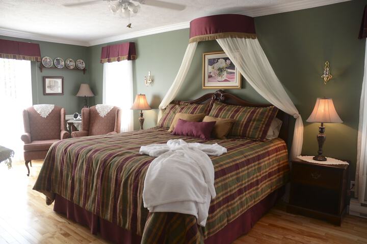 Room 9 of 37