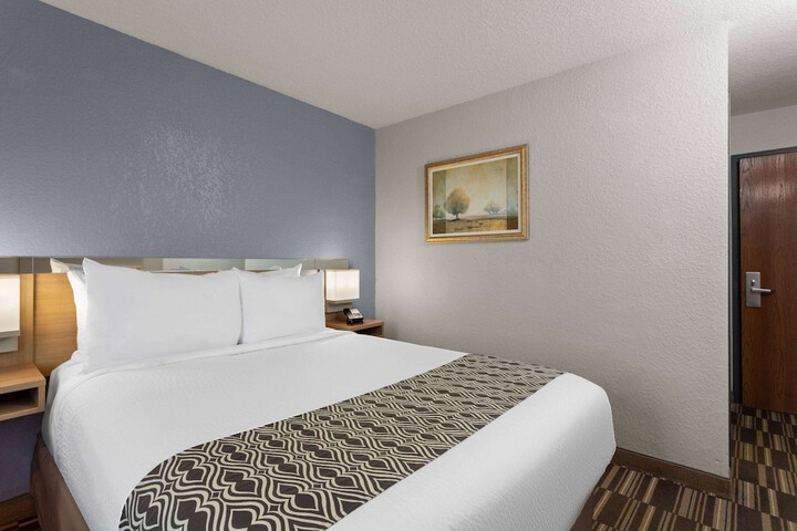 Microtel Inn & Suites by Wyndham Zephyrhills