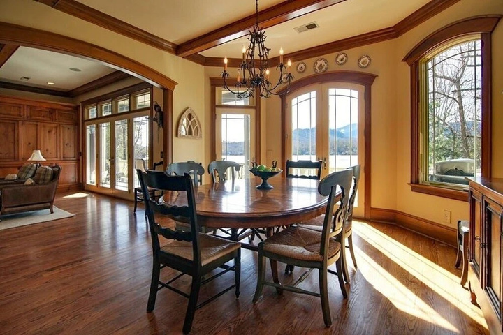 new Lakefront With Canoe Game Room & Boat House!! 5 Bedroom Home