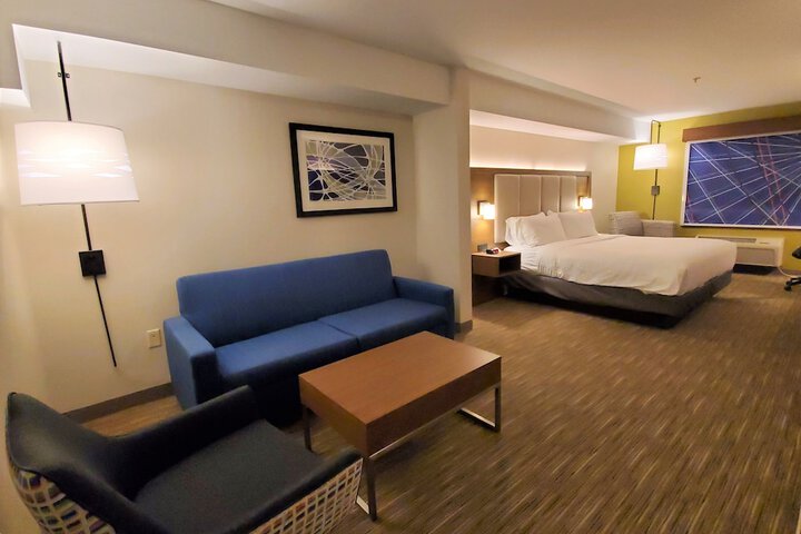 Holiday Inn Express & Suites Seattle North - Lynnwood by IHG