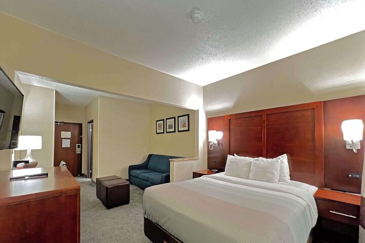 Room 5 of 11