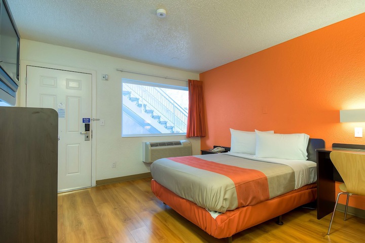 Room 21 of 39