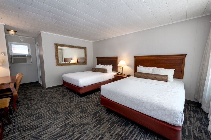 Scottys Lakeside Resort