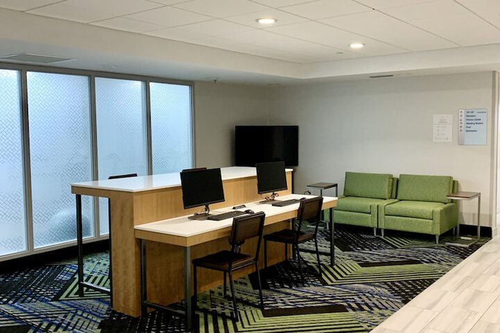 Holiday Inn Express & Suites Longview North by IHG