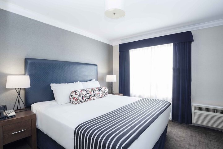 Room 27 of 48