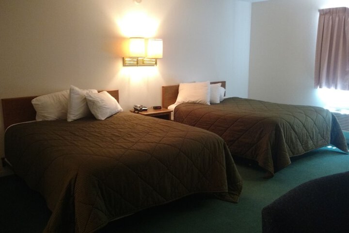 Room 7 of 12