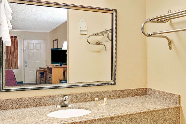 Room 10 of 15