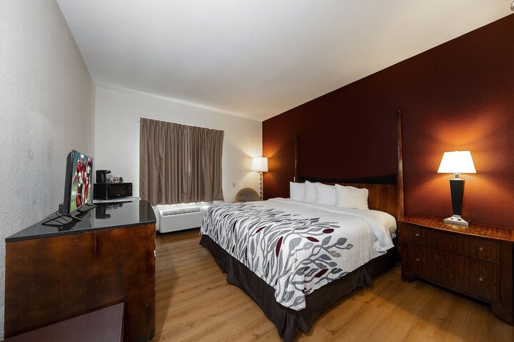 Room 27 of 43