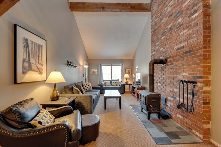 3 Mi to Story Land: All-season Family Condo