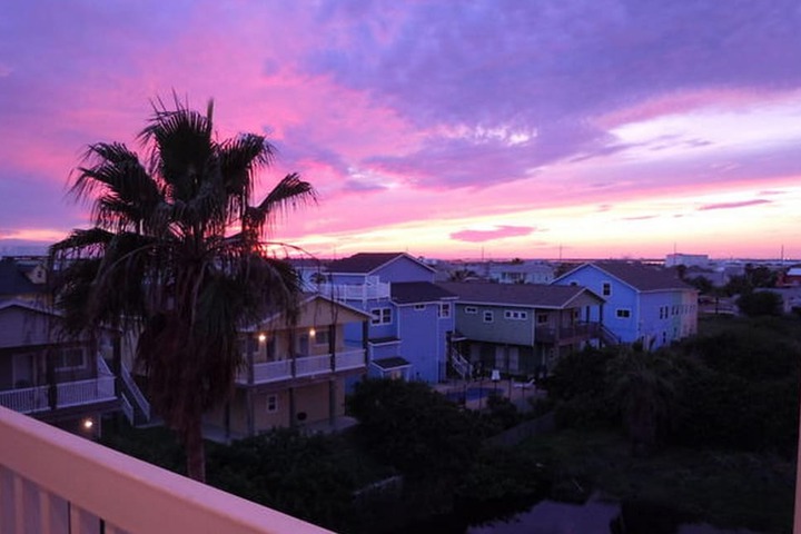 Beachgate CondoSuites and Oceanfront Resort