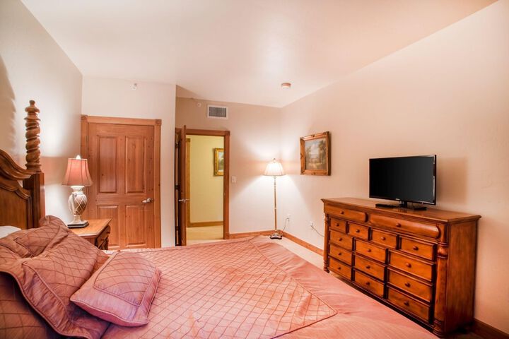 Villas at Zermatt Resort - Condos