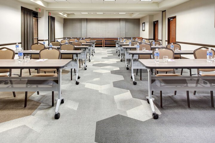 Hyatt Place Detroit / Livonia