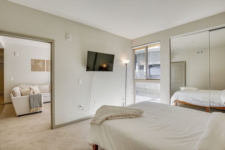 By Seaport Village & Navy Base! Chic Condo w / Pool