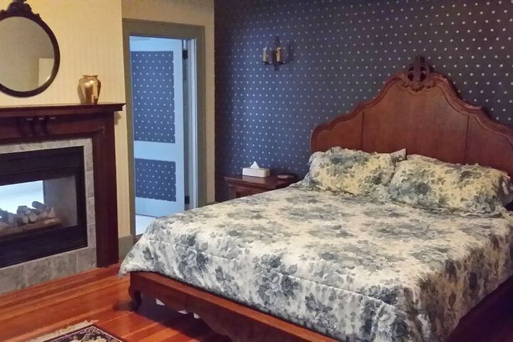 Chestnut Charm Bed & Breakfast