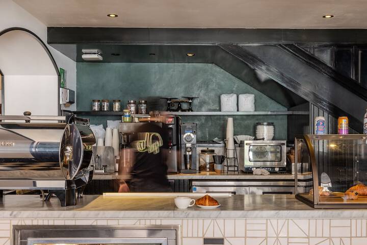Breakfast/Coffee Service 86 of 102