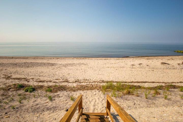 Diana Luxury Retreat: Private Beach and Vineyards