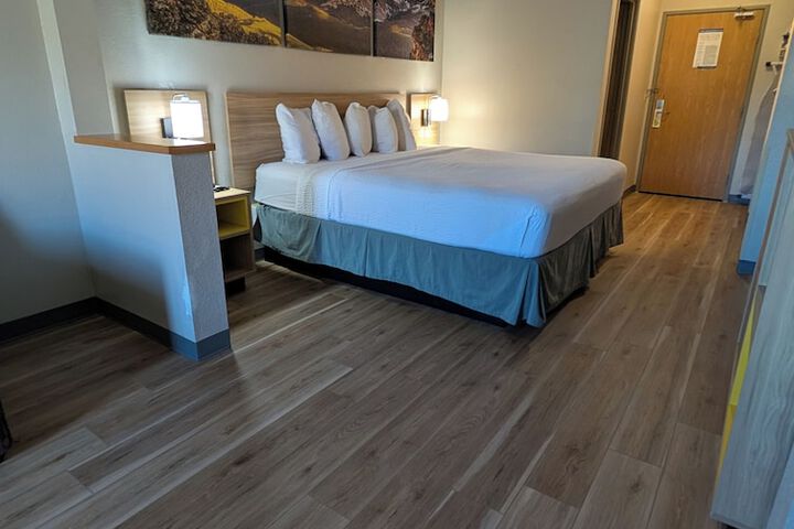 Days Inn & Suites by Wyndham Castle Rock