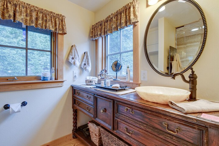 Idaho Springs Home w / Amazing Mountain Views!