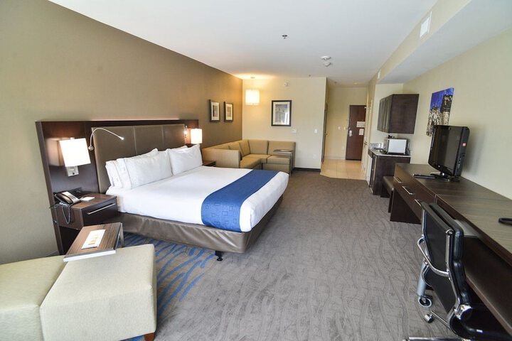 Room 18 of 38