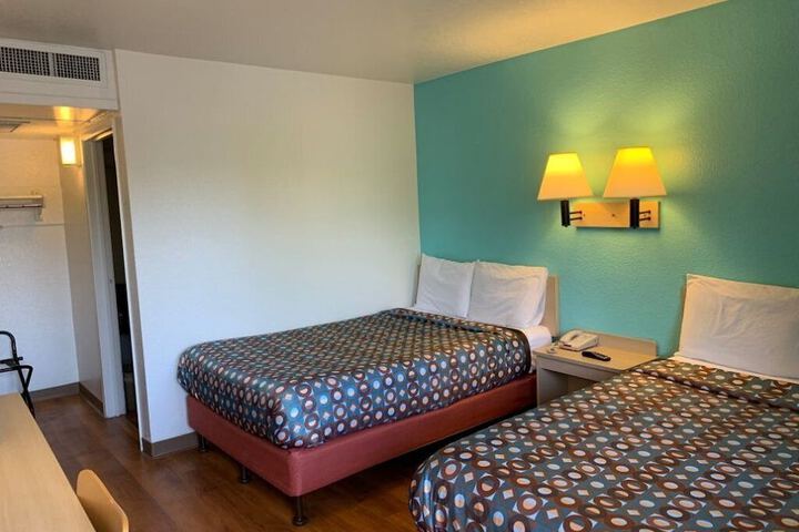 Room 10 of 15