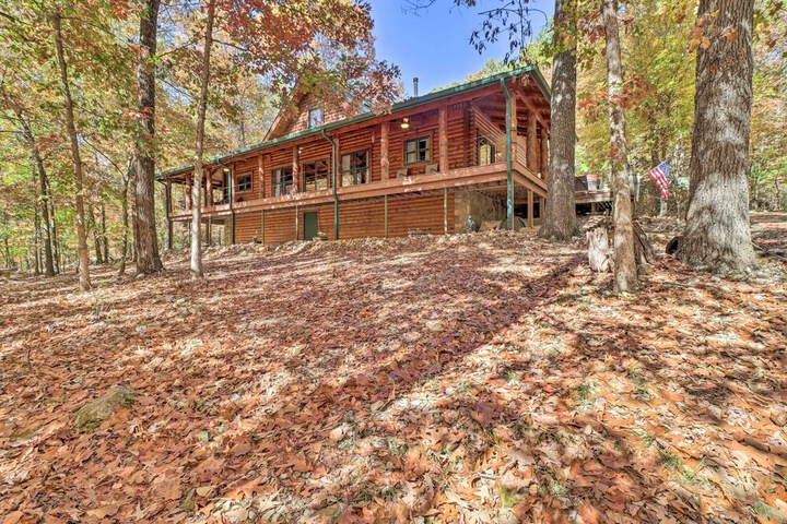 serenity Woods Cabin w / Hot Tub & Fire Pit
