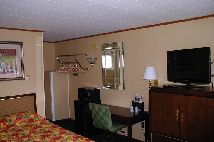 Room 10 of 19