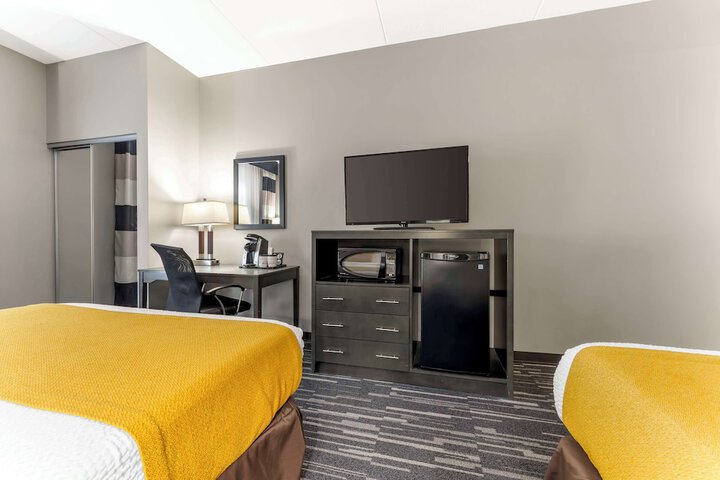 Room 33 of 43