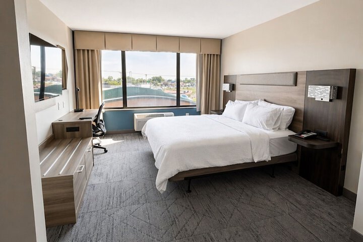 Holiday Inn Express Hotels and Suites Dayton North Tipp City by IHG