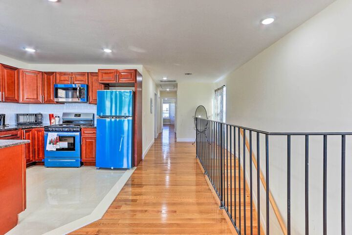 Bright Irvington Home 2 Mi to Prudential Center!